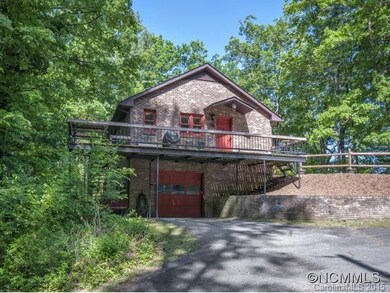 402 Rockwood Dr, Hendersonville, NC 28792 - photo 3