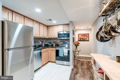 1124 25th St NW unit T5, Washington, DC 20037 - photo 3