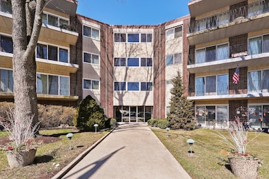 5540 Walnut Ave unit 6B, Downers Grove, IL 60515 - photo 2