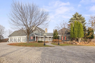 1560 Bluff Creek Dr, Chaska, MN 55318 - photo 3