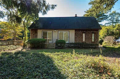 424 Evergreen Ave, Hauppauge, NY 11788 - photo 2