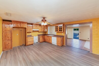 08 Kitchen1
