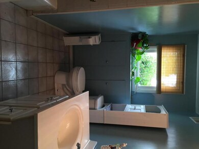 7x10 Full Bath