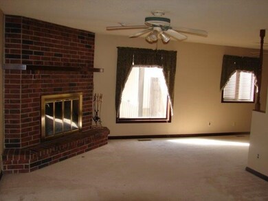 1403 S Jefferson St, Hugoton, KS 67951 - photo 4