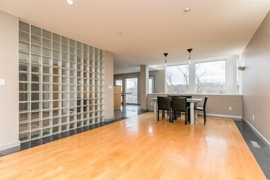 Living/dining area