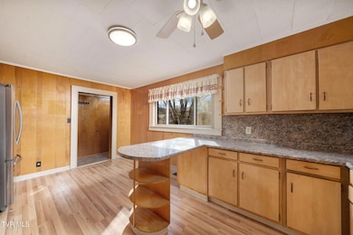 9-web-or-mls-132 Charlie Parker Rd-9