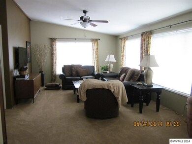 Nice vaulted ceilings, new high end carpeting, cei