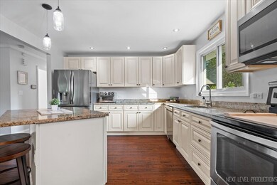 1133 Huntleigh Dr, Naperville, IL 60540 - photo 5