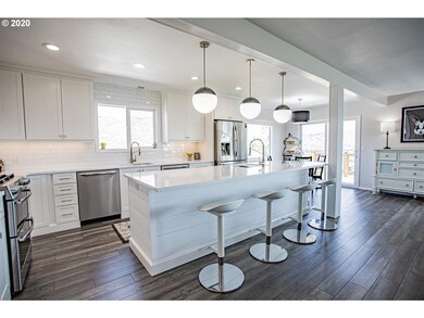 907 E 18th St, the Dalles, OR 97058 - photo 7