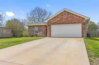 1403 Joslin St, Cleburne, TX 76033 - photo 3