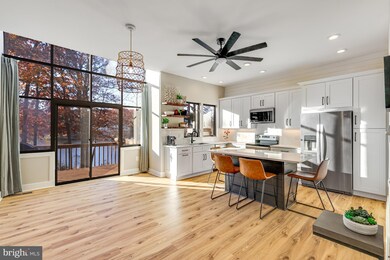 11010 Thrush Ridge Rd, Reston, VA 20191 - photo 5