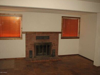 6 Fireplace in Family Room