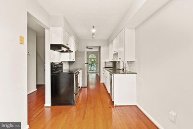 13945 Big Yankee Ln, Centreville, VA 20121 - photo 5