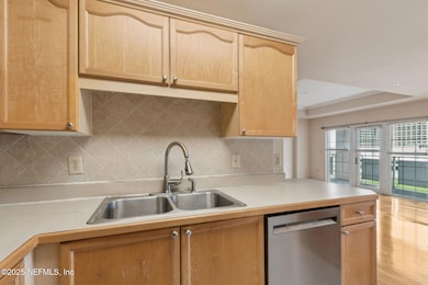 6-web-or-mls-5_400 E Bay St #401