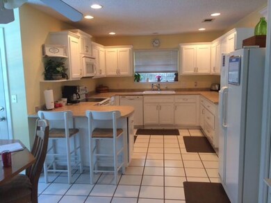 Kitchen with Breakfast Bar