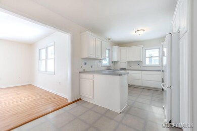 3340 Boone SW-11