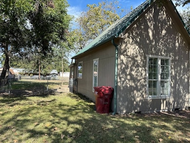 509 E Brown St, Hugo, OK 74743 - photo 3