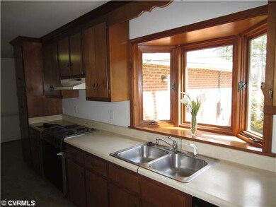 Kitchen - Beautiful wood bay window overlooking sh
