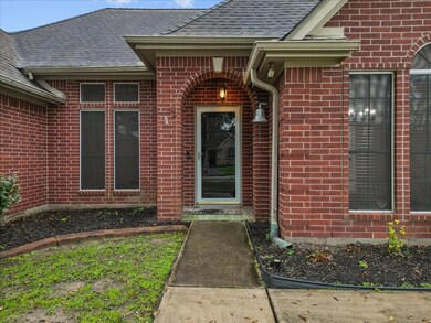 2185 Troon Dr, Alvin, TX 77511 - photo 3