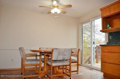 Dining with Outside Access