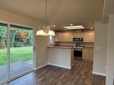 276 Candis Dr, Eagle Point, OR 97524 - photo 5