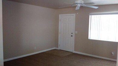 Front door / livingroom