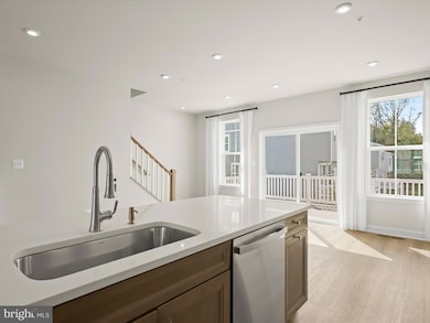 7840 Blackbriar Way, Laurel, MD 20723 - photo 5