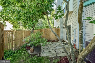 14012 Grumble Jones Ct unit B, Centreville, VA 20121 - photo 4