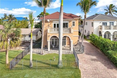 Front view of the house with fenced in yard, balco