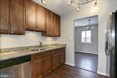 548 Peacock Dr, Hyattsville, MD 20785 - photo 7