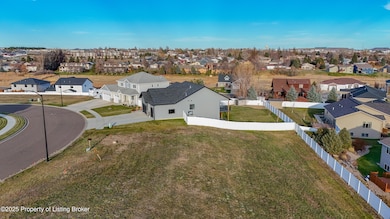 1772 Sunrise Dr, Dickinson, ND 58601 - photo 2