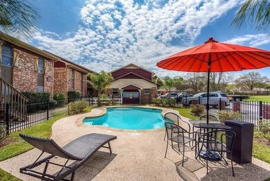 327 W Hufsmith Rd unit 104, Tomball, TX 77375 - photo 2