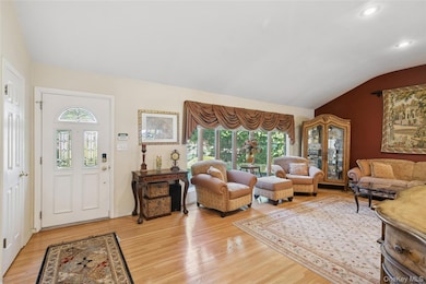 3 Wood Ln, Plainview, NY 11803 - photo 2