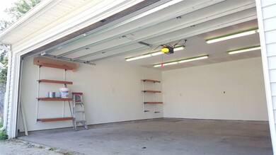 606 W 2nd St, Cedar Falls, IA 50613 - photo 4