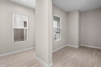 03_4847_E_Village_Dr__03_mls