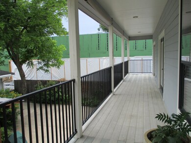 728 E 6 1 2 St unit rear, Houston, TX 77007 - photo 2