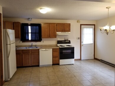 131 Darling St unit 131, Springfield, MA 01151 - photo 2