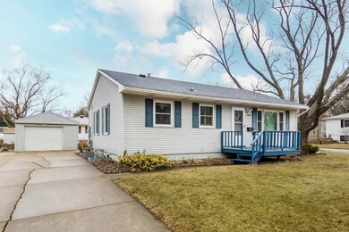 1518 Hawthorne Dr, Cedar Falls, IA 50613 - photo 2