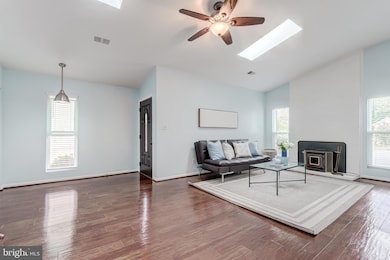 316 Hanford Ct, Sterling, VA 20164 - photo 5