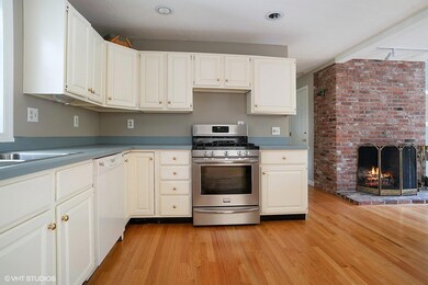 05_20RiggingWay_91_KitchenLivingRoom_MLS