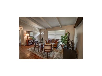 Ahhh... come in and relax in this bright and airy 