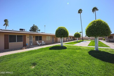 10883 W Santa fe Dr unit 18, Sun City, AZ 85351 - photo 2