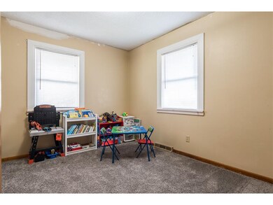 211 Mcarthur St, Muscatine, IA 52761 - photo 7