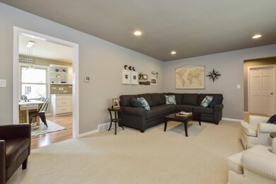 002-photo-living-room-7174227