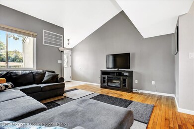 08-524HolmesAve_0008