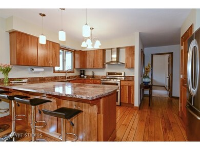 508 Peacock Ct, Naperville, IL 60565 - photo 3