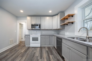 5 Orchard Place, Poughkeepsie, NY 12601 - photo 2