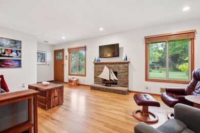 3625 Laurel Dr, Wayzata, MN 55391 - photo 3