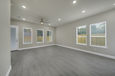 8318 Sunnyhill St, Houston, TX 77088 - photo 3