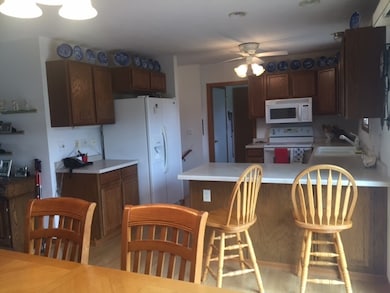 632 E Countryside Dr, Evansville, WI 53536 - photo 4